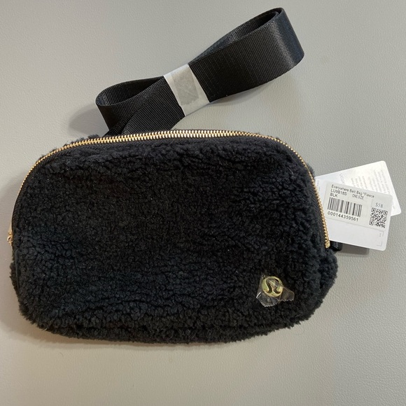 Lululemon Everywhere Belt Bag (EBB) *Fleece - Picture 1 of 5
